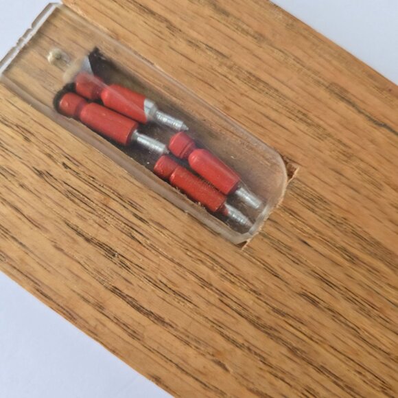 Handmade Oak Wooden Cribbage Board Game With 4 Red Pegs - Picture 9 of 16